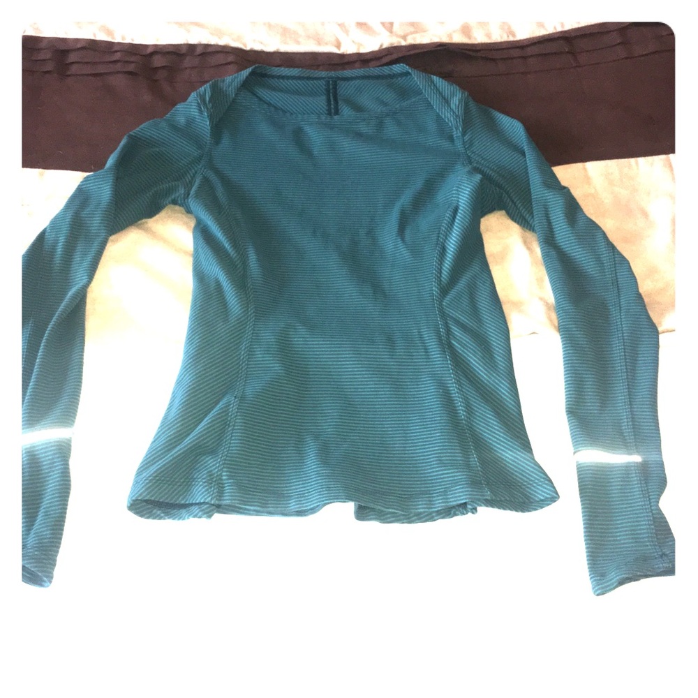 Lululemon long sleeve running top. Size 6